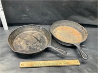 2 cast iron pans