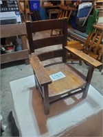 ANTIQUE WOOD CHILDS CHAIR