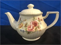 Beautiful Sadler Teapot and lid-