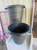 2 Large plastic flower pots, 18" dia