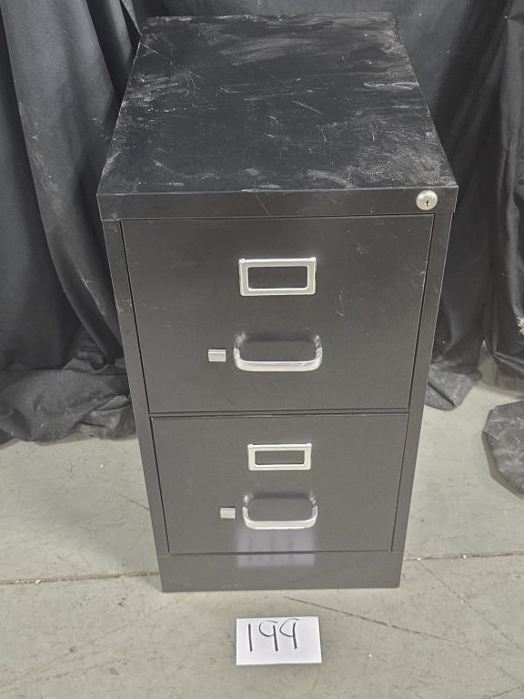 Metal Filing Cabinet 15"x22"x28.5"