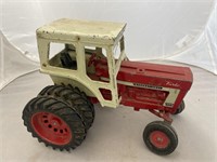 Int'l 1466 Farmall Metal Tractor