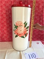 Red & white trash can w/ hinged lid
