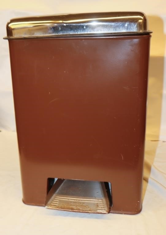 Vintage Lincoln Beautyware Step open Trash Can: