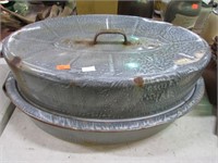 GRANITEWARE ROASTING PAN