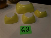 Yellow Pyrex Nesting Bowl Set