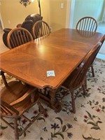 Oak dining table with 6 chairs and leaf