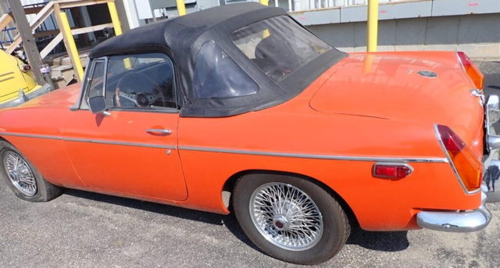 1974 MG RED CONVERTIBLE