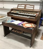Thomas Californian 261 organ w/sheet music-works