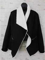 NEW L&B BLACK AND WHITE WRAP JACKET SIZE MEDIUM NW