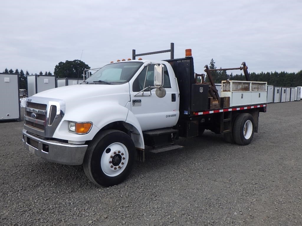 2006 Ford F750 14' S/A Flatbed Spool Truck
