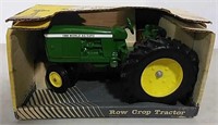 Row crop toy tractor