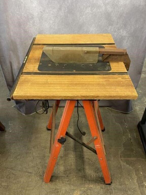 Hirsh Saw Table w/ Black & Decker 7.25" Saw