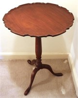 Antique Mahogany Tilt Top Pie Crust Table