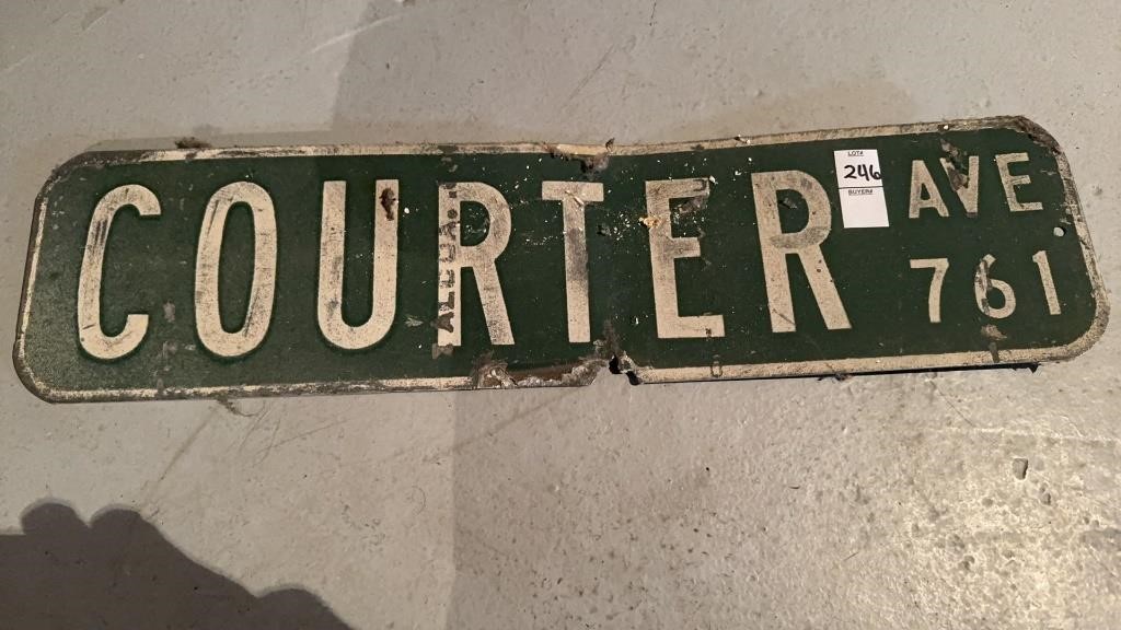 Courter Ave sign