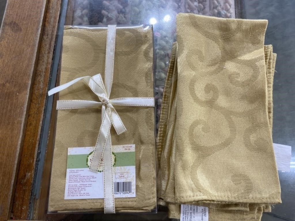 Golden napkin set of 8