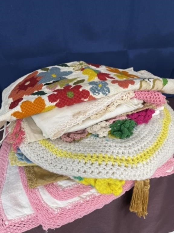 Vintage linen tablecloth placemats lot