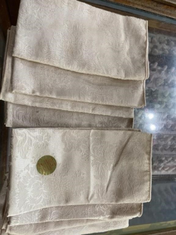 Set of eight napkins