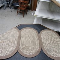 (3)Oval woven rugs.
