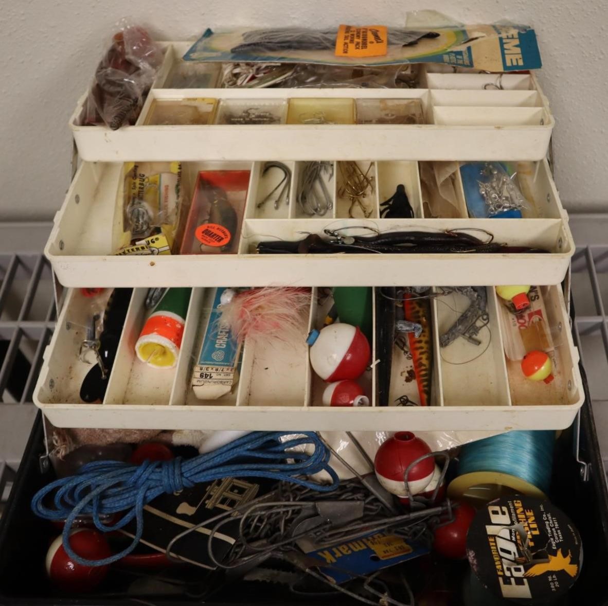 Old pal fishing tackle box w/ content