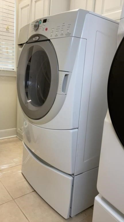 Whirlpool Duet Washing Machine & Storage Pedestal