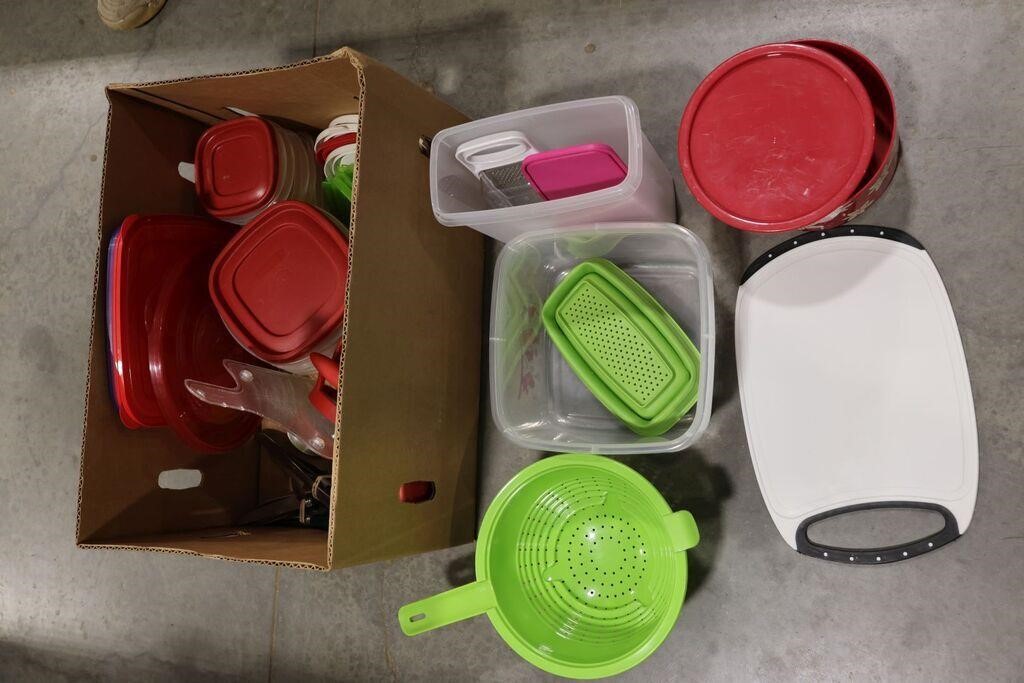 BOX OF FOOD STORAGE CONTAINERS