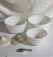 Vintage Mixing Bowls and Measuring Spoons