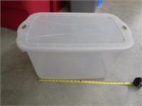 Rubbermaid Clear Storage Tote 66 Qt Lid Cracked