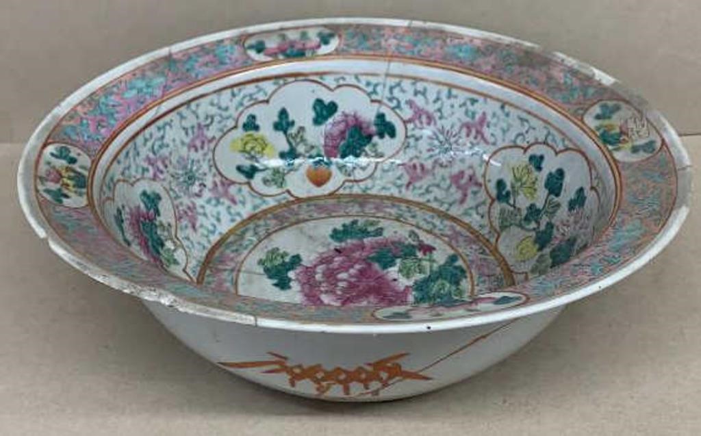 Large Imari Chinese bowl *Has Damage*