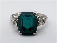 10k Gold Ring w/Emerald Green Stone & CZ