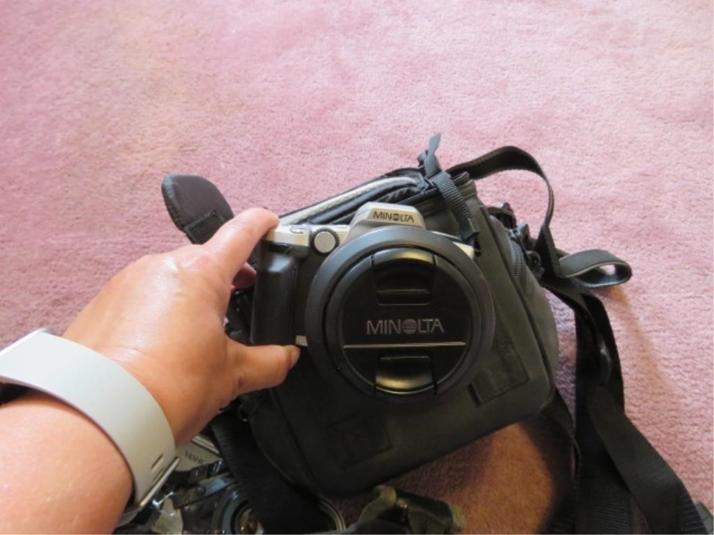 MINOLTA CAMERA AND CAMERA BAG - FILM CAMERA