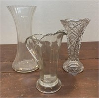 2 vases and a clear glass pitcher