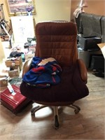 Office Desk Chair & 2 Blankets