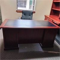 Executive Office Desk w/Chair      (O# 55)