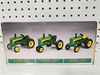 Nib John Deere 1/64 Tractor Set