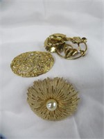 3 LADIES GOLD COLOURED BROOCHES