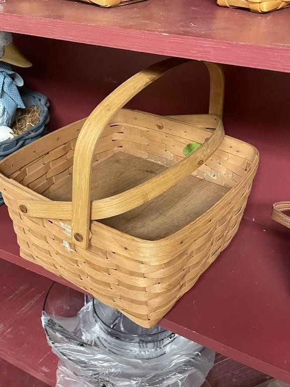 longaberger cake/pie basket with wooden riser