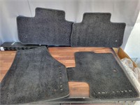 Land rover floor mats and seat cover