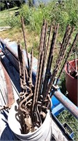 Bucket of wrought iron spinndles