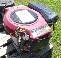 BRIGGS 16 HP VERTICAL SHAFT ENGINE