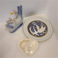 Swan Figurine and Decor Lot