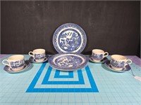 Set 4 Churchill Blue Willow plates, cups & saucers