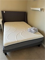 Full Size Bed w/ Memory Foam Mattress & Pottery