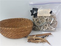 Basket with antlers and a bag of civil Veterans