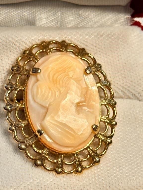 Vintage Cameo Lady Brooch