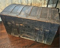 Vintage Trunk w/ Issues Top Needs Reattaching