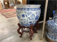 CHINESE BLUE AND WHITE STYLE PLANTER W BASE