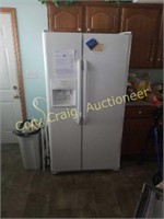 Frigidaire Refrigerator Freezer 69 5/8" T x 33