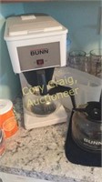 Bunn Coffee Maker with (2) Extra Coffee Pots