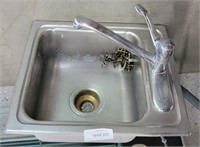 STAINLESS STEEL SINK W/ CLIPS